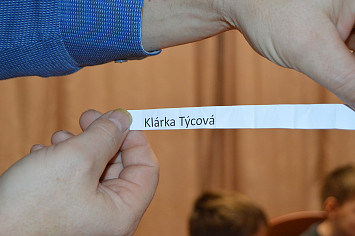 Losování vánoční soutěže knihovny Vánoce a pohádky