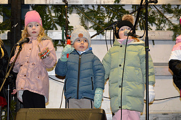 Zpívání koled s Českým rozhlasem Plzeň v Kasejovicích