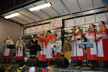 Zpívání koled s Českým rozhlasem Plzeň v Kasejovicích