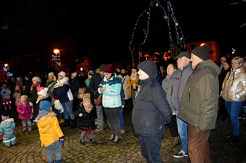 Zpívání koled s Českým rozhlasem Plzeň v Kasejovicích