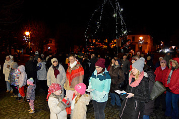 Zpívání koled s Českým rozhlasem Plzeň v Kasejovicích